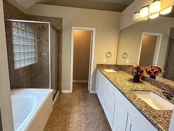 4th image of 17814 Scenic Oaks Dr