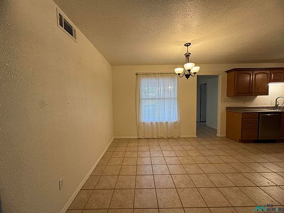 5th image of 805 W Centre Ave