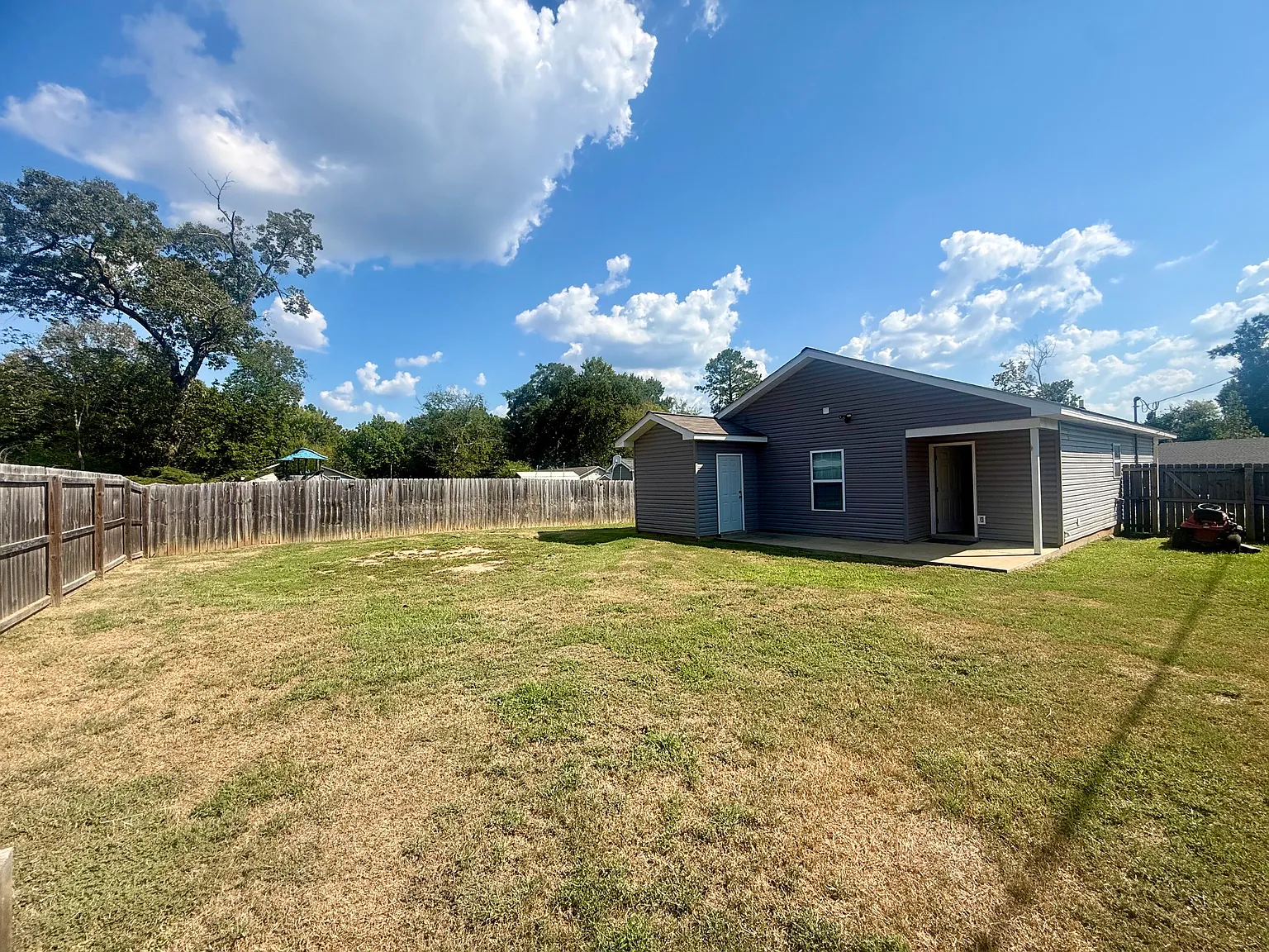 3 bed, 1300 sqft, $1,500 — Photo 2