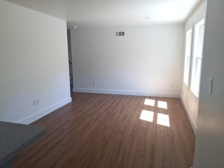 11 Cedar St — Photo 5