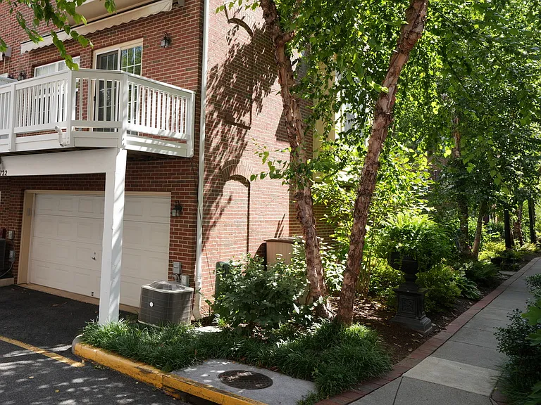 722 Capitol Square Pl SW — Photo 3