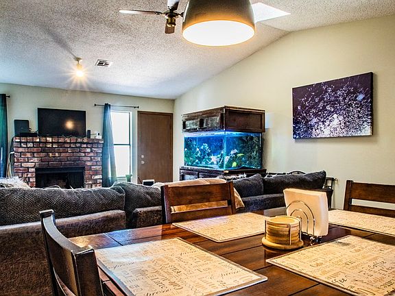 3rd image of 909 Turtle Creek Dr