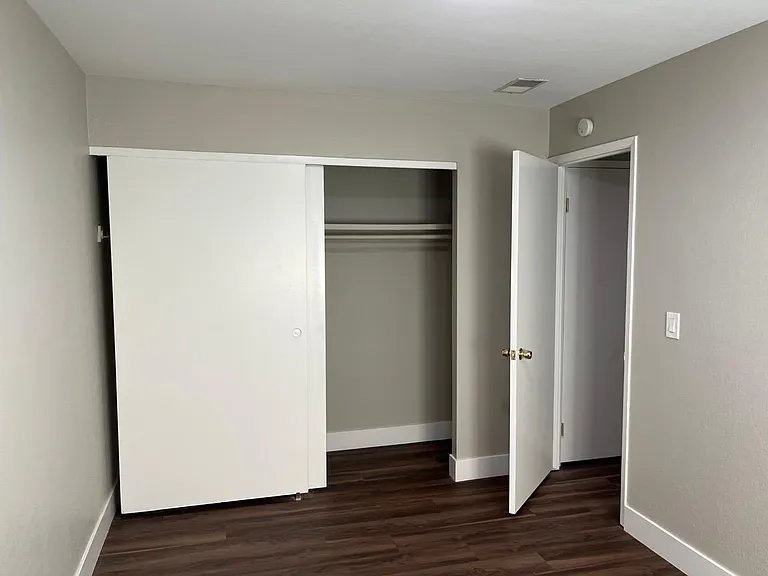 4844 Saginaw Cir — Photo 18