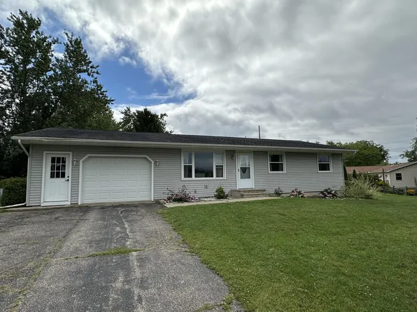 520 Kyser Dr, North Adams, MI 49262