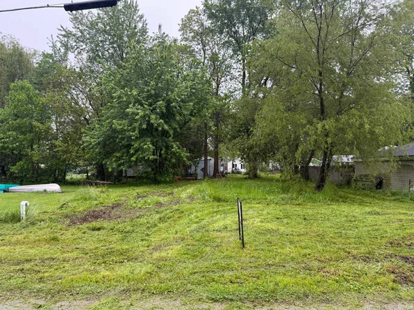 723 S May Dr, Cromwell, IN 46732