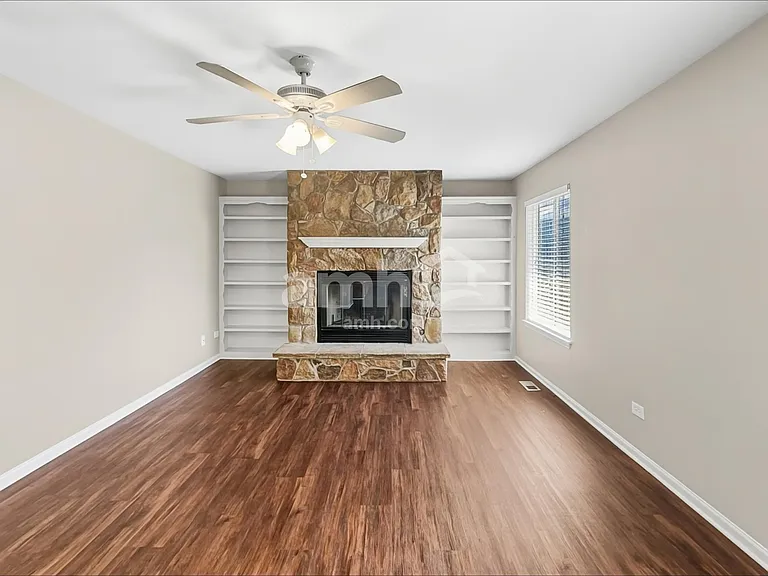 609 Red Barn Trl — Photo 5
