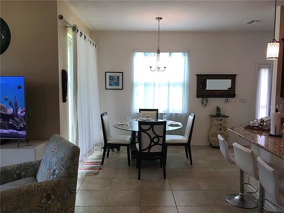 5th image of 3808 Silverlake Way