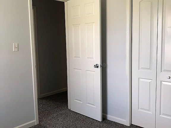 4th image of 1040 Pleasant Knoll Ln