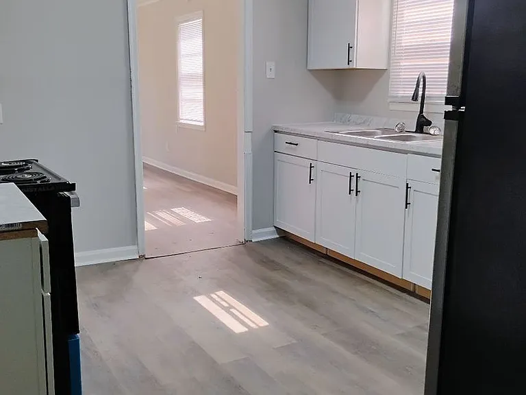 1402 Gold Ave — Photo 11