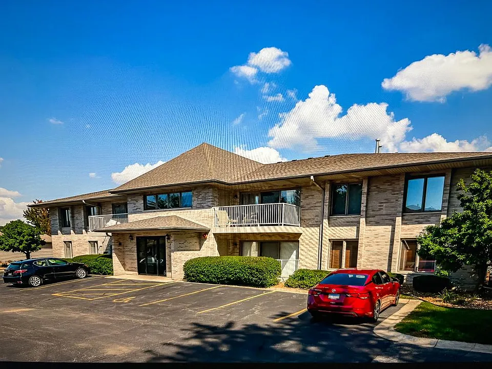 1061 Ashley Ct S #2D