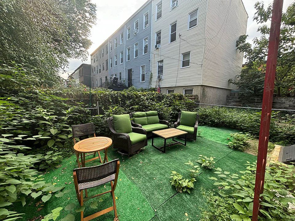 Building Photo 4