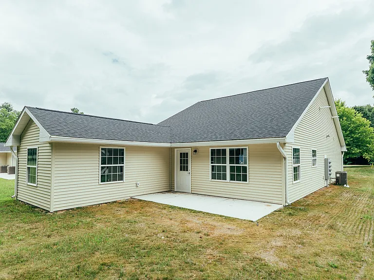300 E Bacon St — Photo 15