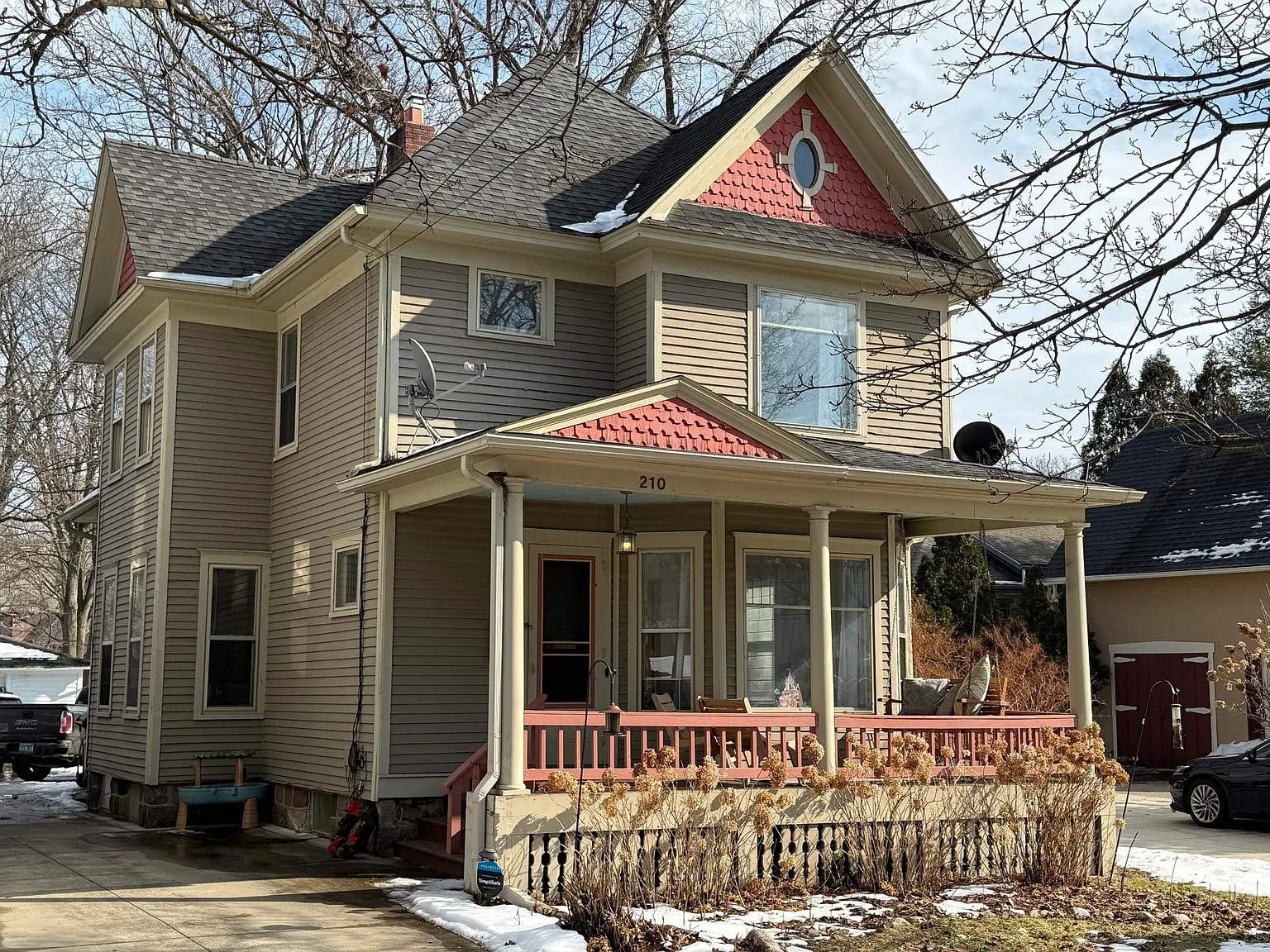 210 N Kalamazoo Ave photo 1