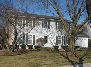 715 Longfellow Dr, Wheaton, IL 60189