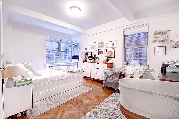 Rented by Urbane Brokerage | media 10