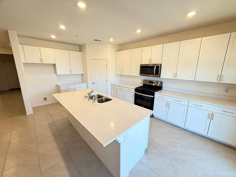 10854 Gentle Crest Ave — Photo 16