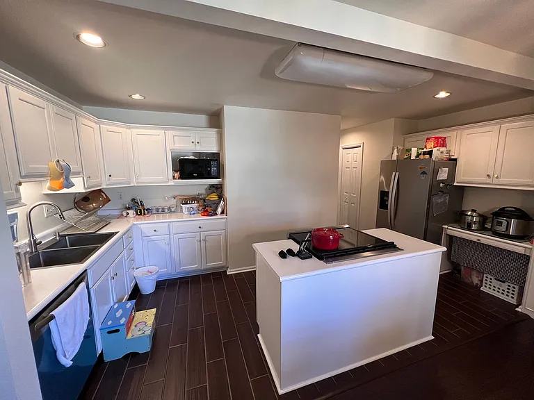 240 Newberry Ln — Photo 17