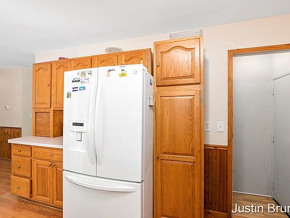 5th image of 3634 Balsam Ave NE