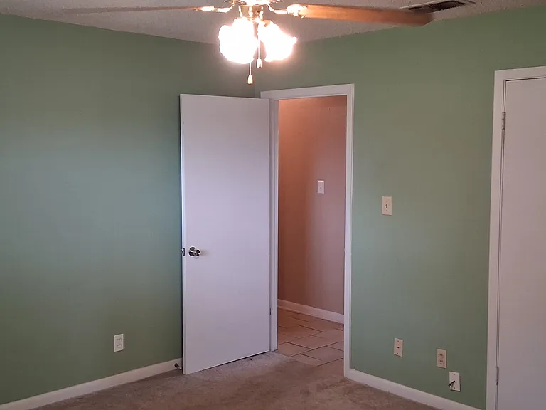 102 Cheryl St — Photo 16