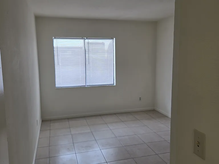 1210-1222 SE 8th St #1214-7 — Photo 6