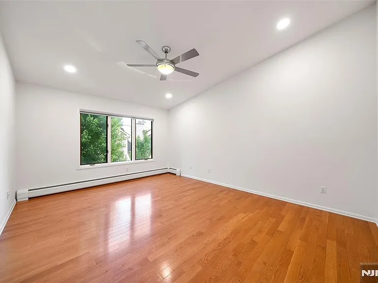 408 Dogwood Ct — Photo 22