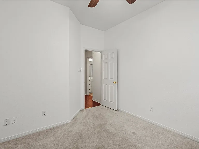 7902 Isaac Pryor Dr — Photo 23