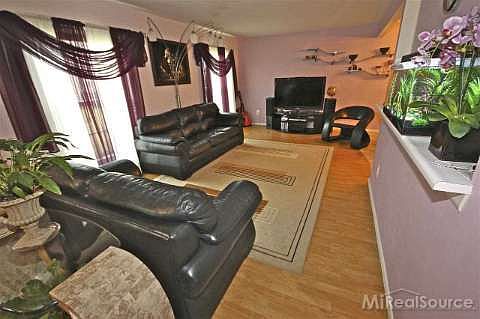 3rd image of 35267 Turner Dr