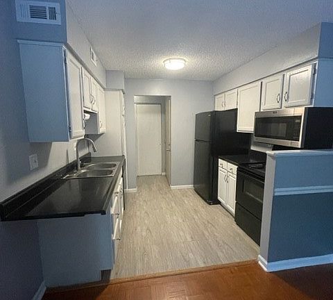 3rd image of 31 Providence Dr APT 163
