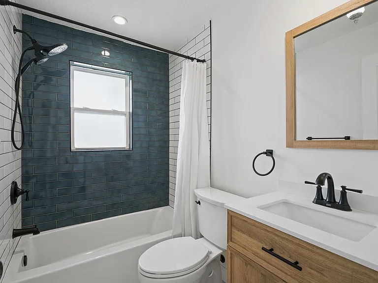 1712 Thomas Dr — Photo 16