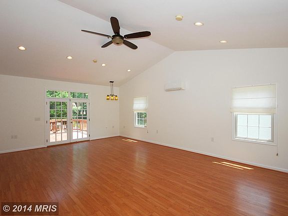 4th image of 1314 Hawkins Ln