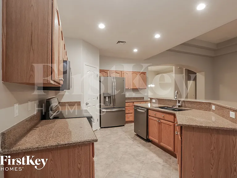 1027 W Samantha Way — Photo 8
