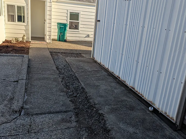 24th Ave SW — Photo 3