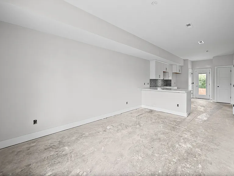 601 Mann Cir #1-5 — Photo 4