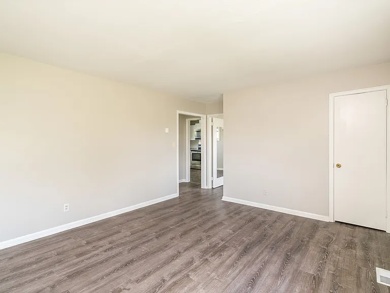 4412 High School Rd #1 — Photo 6