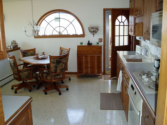 4th image of 5 Riverview Ct