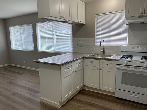 Granite countertops, gas stove
