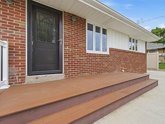 4th image of 6 Greenview Dr