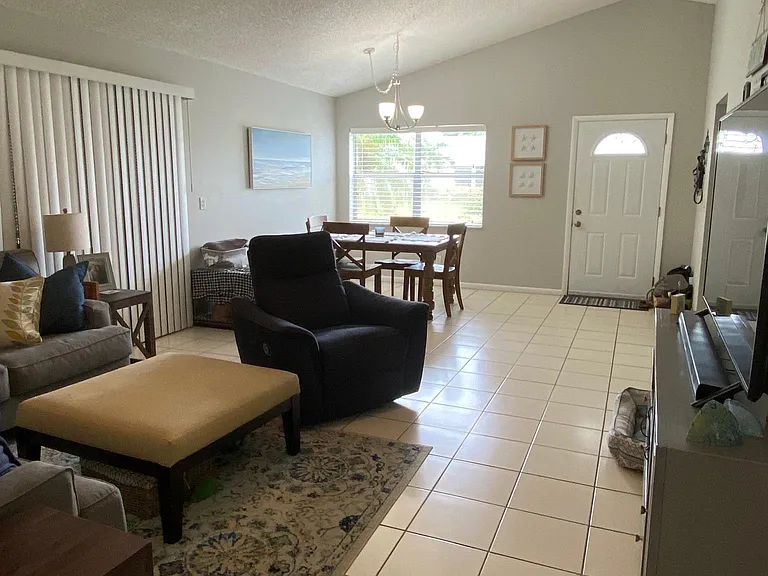 160 Stillwater Cir — Photo 18