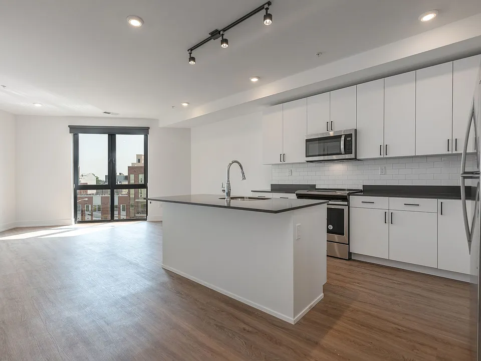 1525 Ridge Ave #201