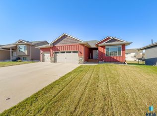 2413 S Kierra Ct, Sioux Falls, SD 57106