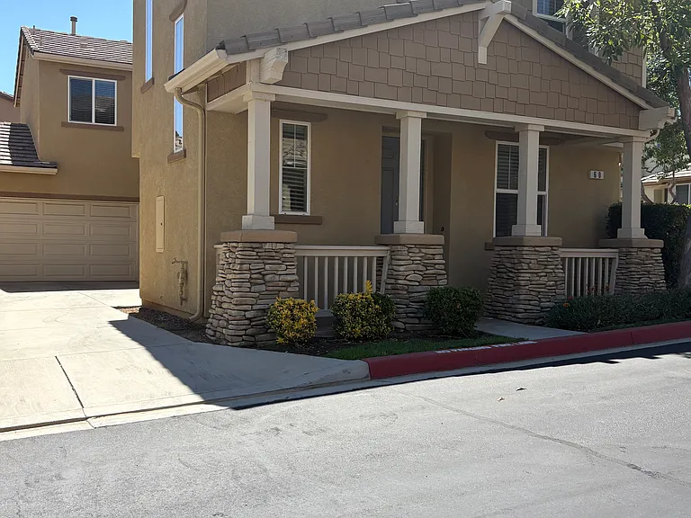 60 Crocus St — Photo 1