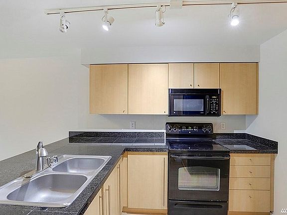 4th image of 11215 NE 128th St APT L303