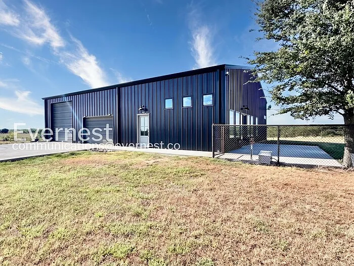 2 bed, 2.0 bath, 1200 sqft, $2,700 — Photo 2