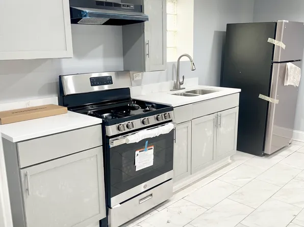 4701 W Barry Ave #G, Chicago, IL 60641