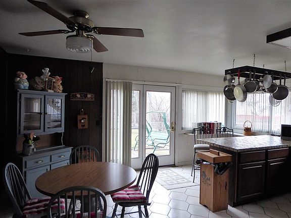 3rd image of 5852 Concord Ct