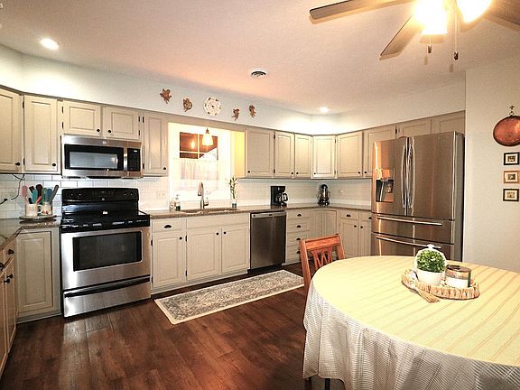 4th image of 102 Fairway Cir