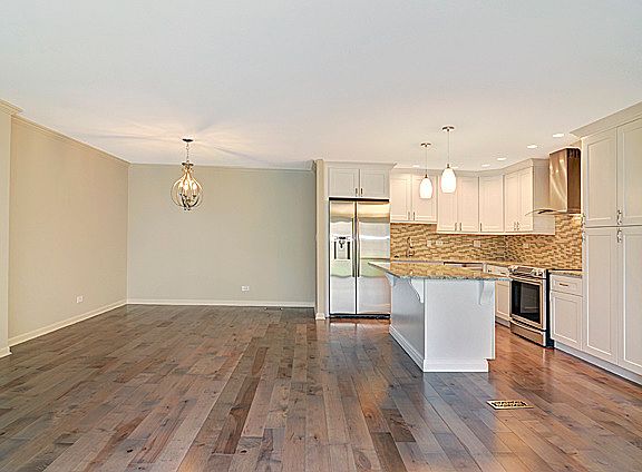 5th image of 1 Oak Brook Club Dr APT A104