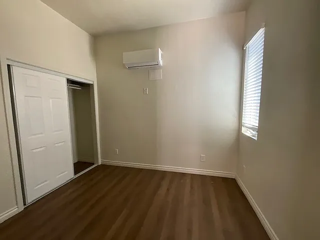 Bedroom good size closet