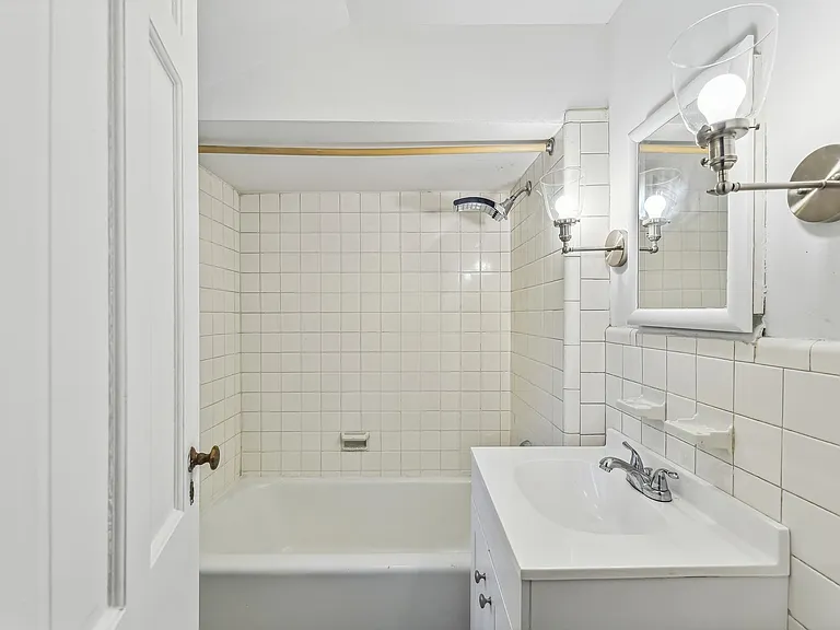 5-08 Essex Pl — Photo 6