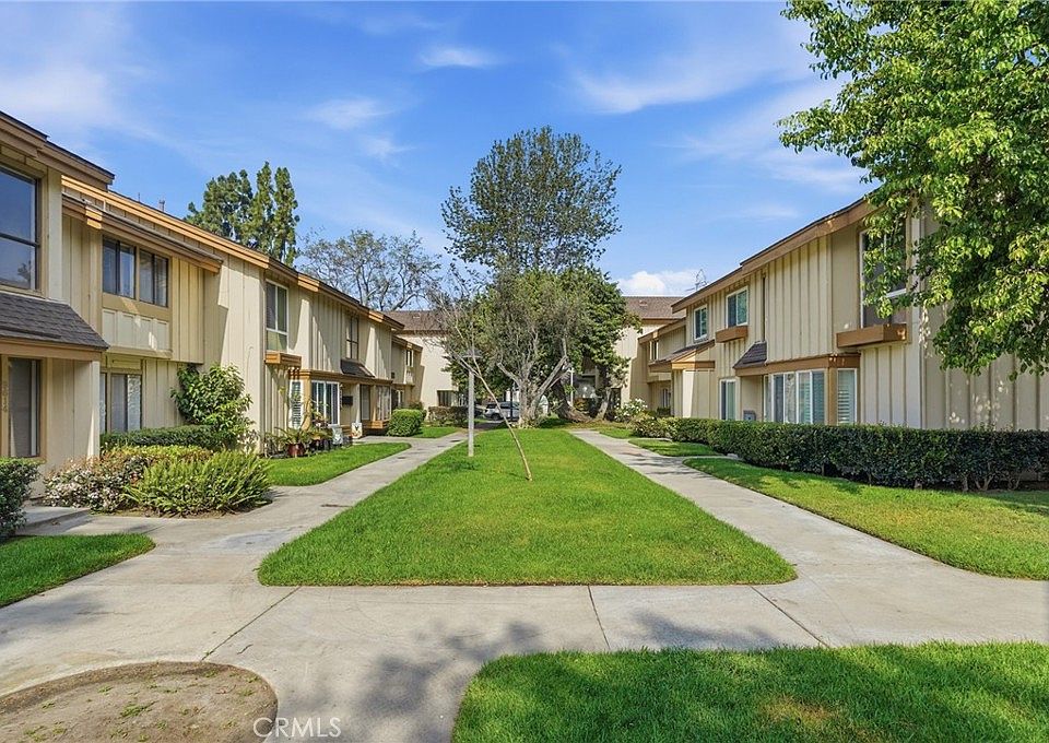 1st image of 9646 Karmont Ave
